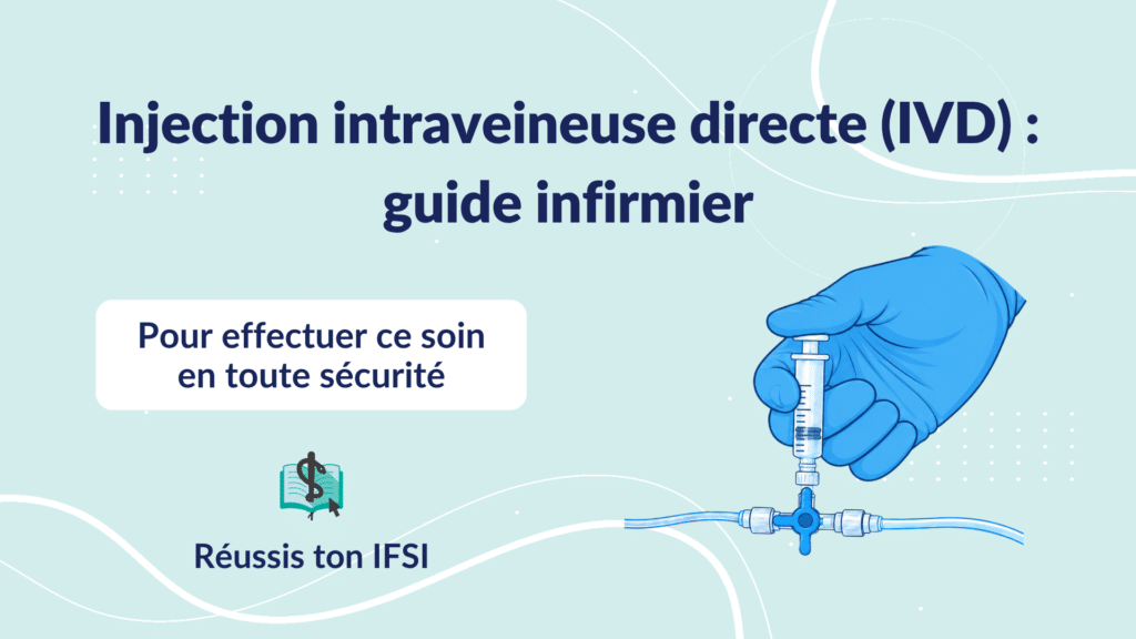 Injection intraveineuse directe : main gantée tenant une seringue au-dessus du port d’un robinet à trois voies.